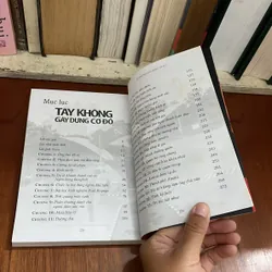 II Sách Doanh Nhân: Tay Không Gây Dựng Cơ Đồ - VIKROM KROMADIT - 2011 575046
