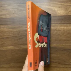 Mặt trời nhà Scozta - Laurent Gaudé 972714