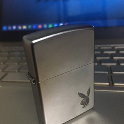 Zippo Playboy Bradford PA, USA mã 13 + móc khóa bình xăng hàng collection. 71195