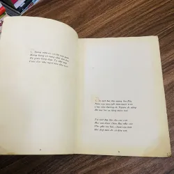 Theo chân - thơ Tố Hữu - nxb 1975 1024301