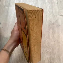 Cô gái mù chữ phá bom nguyên tử - Jonas Jonasson 762603