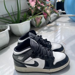 Giày air jordan 1 mid size 40