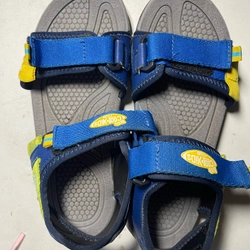 Combo Giày Sandal và Bata Bitis cho bé trai size 33 (7-9 tuổi ) 390972