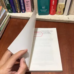 II Văn Học: Trân Trọng Một Con Người Huyền Thoại - Nguyễn Quang Hà - 2003 785616