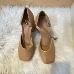 Thanh lý 1 số đôi giày mua mới chưa đi  Size 38 Xuất xứ vn Đồng giá 50 243980