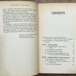 Strategic Selling - Robert B. Miller, Stephen E. Heiman, Tad Tuleja 730949