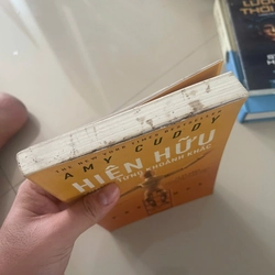 (Sách Cũ) Hiện hữu trong từng khoảnh khắc - Mới 70% (gạch chân, ẩm nhẹ, rìa bẩn) (Hoi) 42517