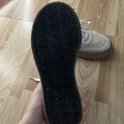 Giày thể thao màu be size 37 tặng kèm vớ trắng 595409