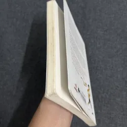 Những cuộc phiêu lưu sáng chói của Flora và Ulysses - Kate DiCamillo 761035