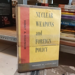 NUCLEAR WEAPONS AND FOREIGN POLICY 285351