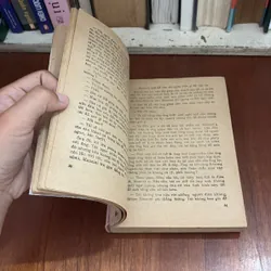 II Sách Xưa, Tiểu Thuyết Trinh Thám: Con Kỳ Nhông - MORRIS WEST - 1988 590495