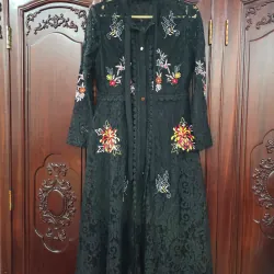 Váy ren màu đen chưa mặc lần nào