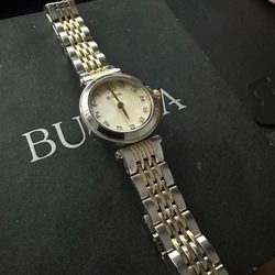 Đồng hồ bulova full box+ tem. Mình mua về nhưng chưa đeo do chưa cắt dây. 357329