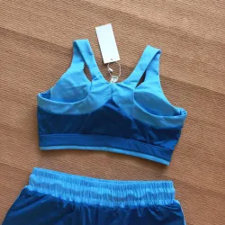 Bộ đồ tập thể dục màu xanh 932390