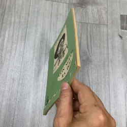 Một con người ra đời, tập truyện ngắn 1961. 10a1 1025684