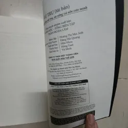 Sách Vũ trụ của Carl Sagan 717356