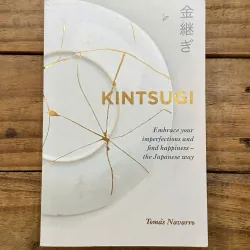 Kintsugi: Embrace your imperfections and find happiness - the Japanese way - Tomás Navarro