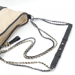 Túi xách vai Gabrielle của Chanel 93824 613314