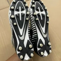 Giày thể thao hiệu NIKE có móng 934819