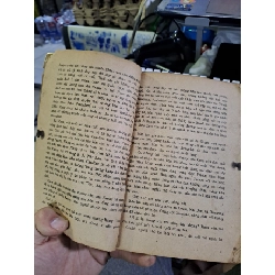 Mối tình kỳ lạ mới 70% ố Văn học nước ngoài HCM1709 923429