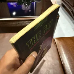 THE FLY AND OTHER HORROR STORIES – John Escott- K6 1035715