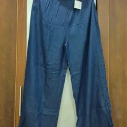 2 quần dài size M nguyên tag mác: 1 denim 1 dù gió