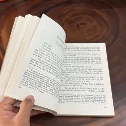 II Văn Học: Văn Thơ Hồ Chí Minh _ Tác Phẩm Và Dư Luận - 2002 999256