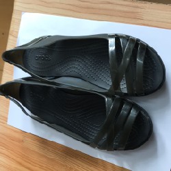 Giày crocs đế bằng size w6 tương đương size 37 15961