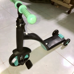 Chiếc xe scooter dành cho trẻ em 508642