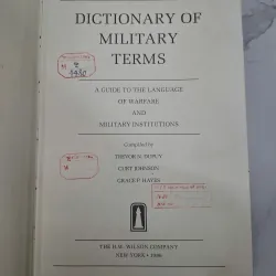 Dictionary of Military Terms - Trevor N. Dupuy, Curt Johnson, Grace P. Hayes 796866