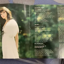 [CỰC HIẾM] Album CD+DVD Phương Vy - Lúc Mới Yêu (Vol.1 - Quán quân VN Idol) 688336