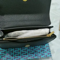 Ví nữ và giày unisex size 39. Còn mới 100% do không có nhu cầu sử dụng nên mình thanh lý 578026