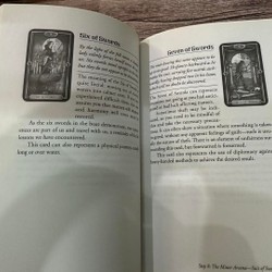 Sách ngoại văn tiếng Anh - Easy Tarot Handbook 95243