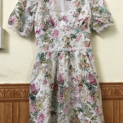 Váy xòe họa tiết hoa phối ren size M