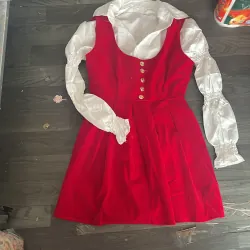 Sét váy đỏ sơ mi trắng  793087