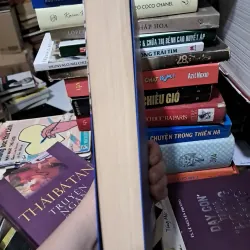 Sách có chữ ký tác giả ,chất giấy nhẹ in năm 2014 993855