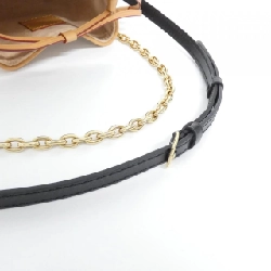 Túi xách vai Louis Vuitton Monogram Dune Noe với charm LV M83227 608607