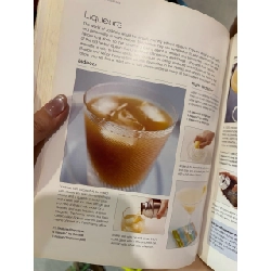 The bartender's companion to 750 cocktails - Stuart Walton 927629