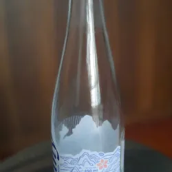 vỏ chai nước suối thủy tinh cao cấp với thiết kế sang trọng, lịch sự 1024368