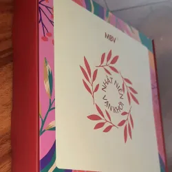 Khăn choàng MBV đi biển thổ cẩm nữ 1026781