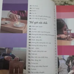 Dạy trẻ theo Montessori- 100 hoạt động. Con không làm cây trong lồng kính 787174