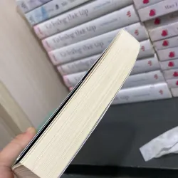 (Tiểu thuyết) - Cô gái dưới tầng hầm - Stacey Lee 990715