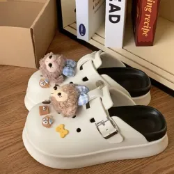 DÉP NỮ KÍN MŨI HỌA TIẾT GẤU - TRẮNG ĐEN