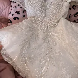 Đầm  form trắng xòe bận 1 2 lần còn rất  mới *  Size m * Hợp đi tiệc chụp ảnh sinh nhật...