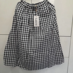 Chân váy kẻ caro Size XL nhưng thực size chỉ L hoặc M thôi 411088