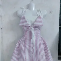 váy xanh kẻ sọc trắng 