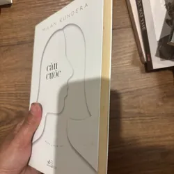 Căn cước - Milan Kundera