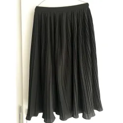 MỚI 99%***CHÂN VÁY XẾP LY ZARA BASIC ĐEN* VIỀN XOÈ* CHẤT SUÔNG ĐẸP* TẶNG QUÀ 0Đ 591528