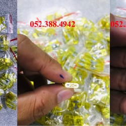 Cầu chì xe máy, giá 1 cái = 1,000vnd. Mua 60 cái giá 50,000vnd.  9080
