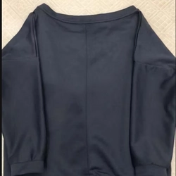 Áo sweater nữ trễ vai màu xanh navy 476455